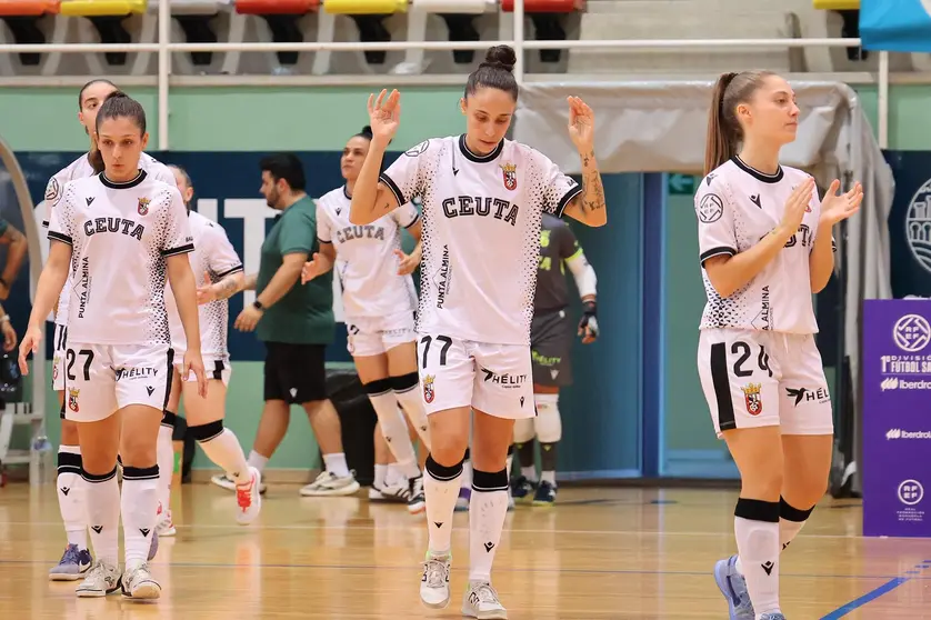 Las jugadoras del Ceuta celebran uno de sus goles