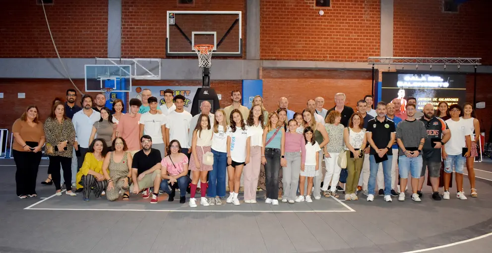 Foto de Familia de los participantes en la Gala del Baloncesto