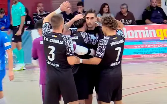 Los jugadores del Ceutí celebran el primer gol, de Álex García