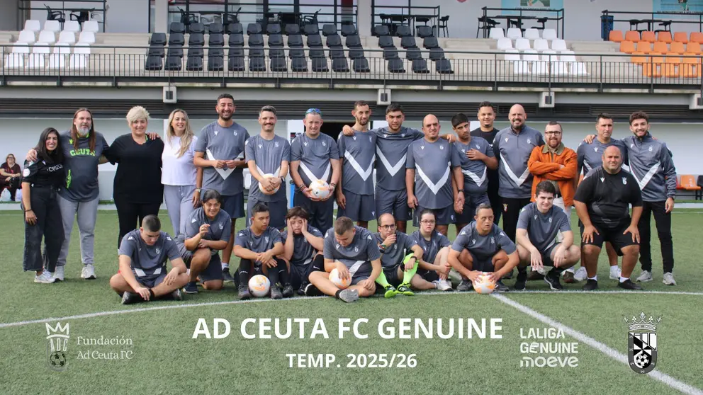 Los componentes de la AD Ceuta Genuine, en el entrenamiento en el campo 'Emilio Cózar'