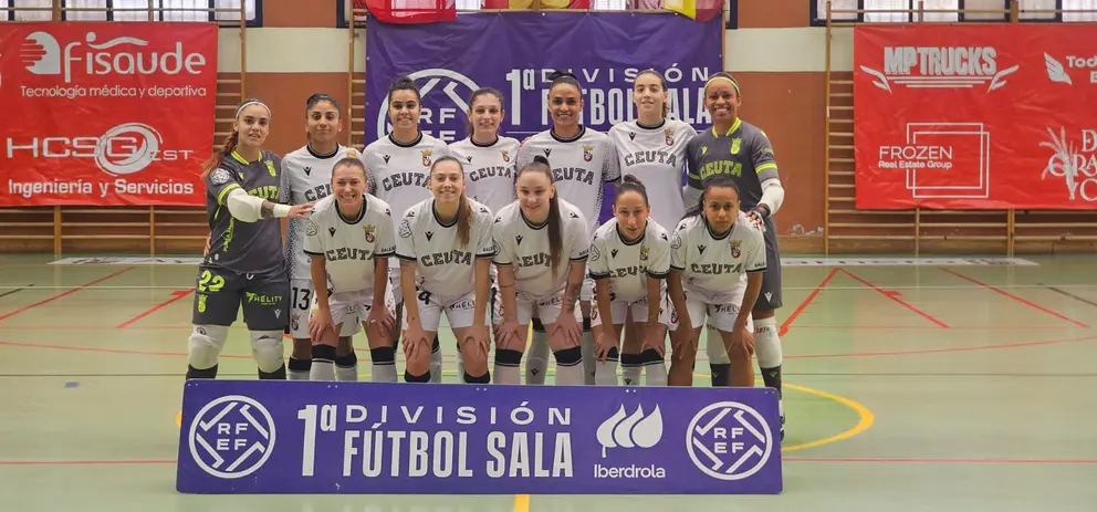 Formación del Ceuta Femenino, este domingo en el pabellón de Navalcarnero