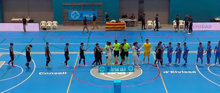 Los jugadores de Ceutí y Gasifred se saludan antes del comienzo del partido