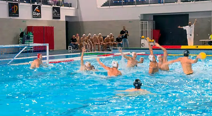 Un momento del encuentro disputado este sábado en la piscina 'Lorena Miranda'.