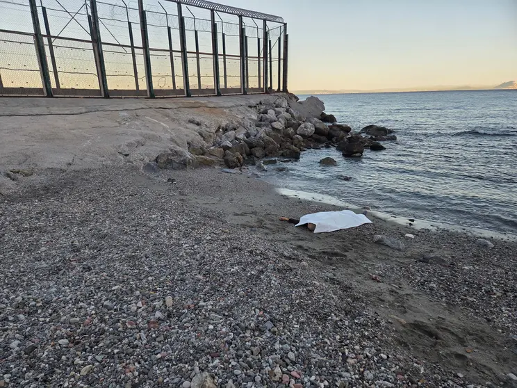 cad&aacute;ver inmigraci&oacute;n benz&uacute;