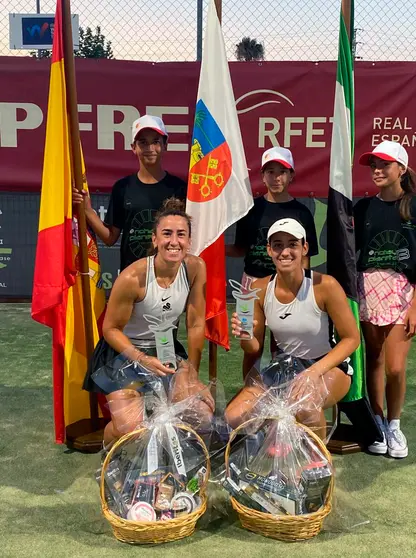 Olga Parres, junto a la alicantina Lucía Cortez