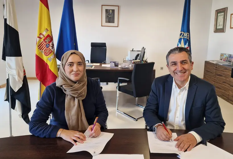 Foto firma UNED Ceuta-Asoc Autismo