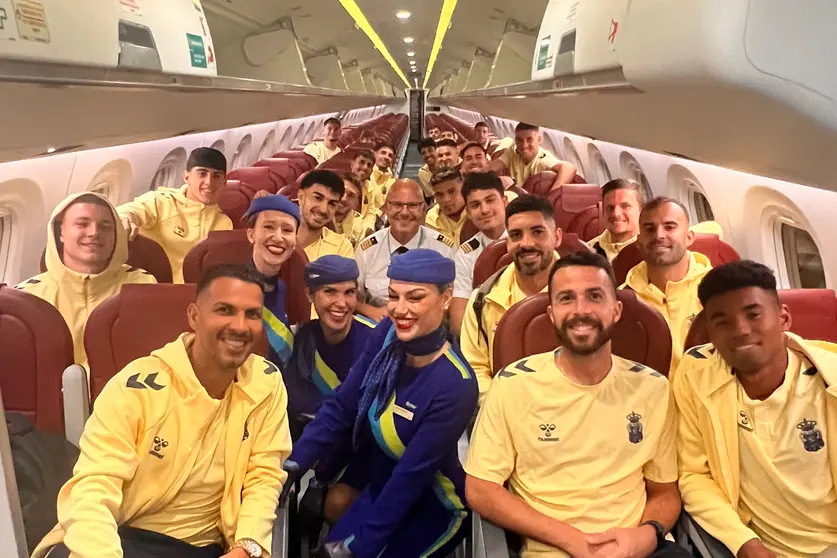 La expedici&oacute;n de la UD Las Palmas ha viajado finalmente este domingo en un vuelo ch&aacute;rter hasta Tetu&aacute;n