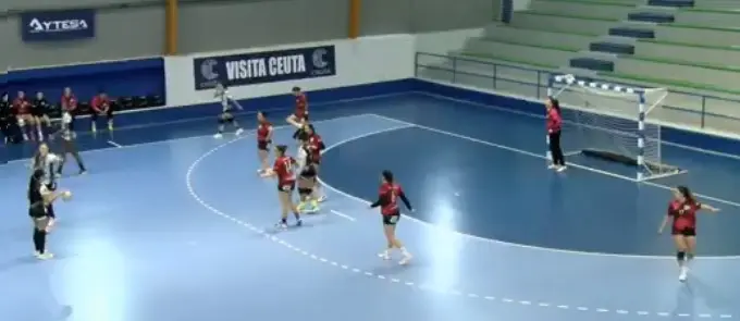 Un momento del partido disputado en el pabell&oacute;n La Libertad