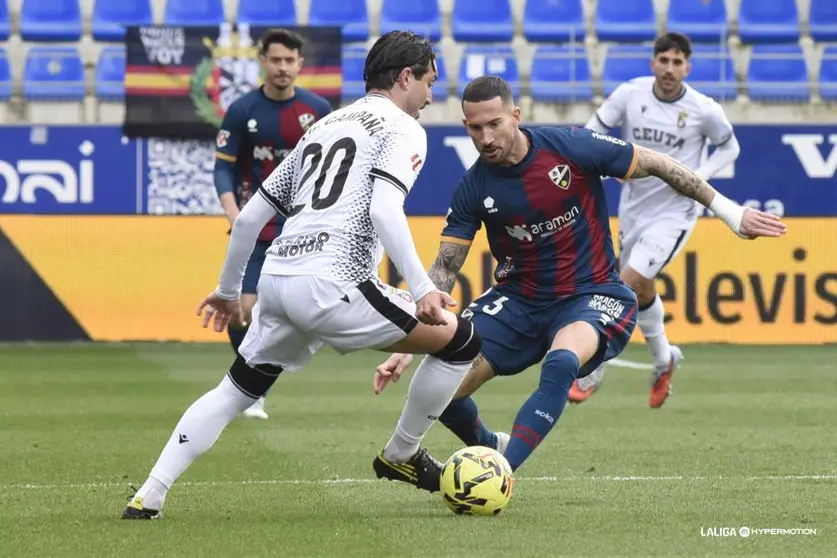 Campa&ntilde;a encara a un rival en el partido de este domingo en Huesca