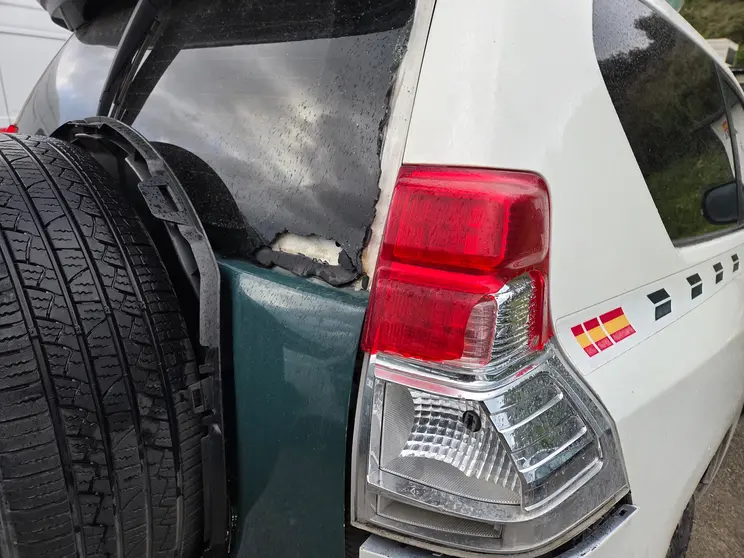 guardia civil coche apedreado