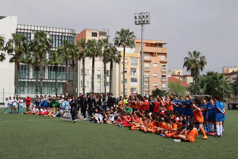 Los distintos equipos, durante su presentaci&oacute;n en el campo 'Emilio C&oacute;zar'