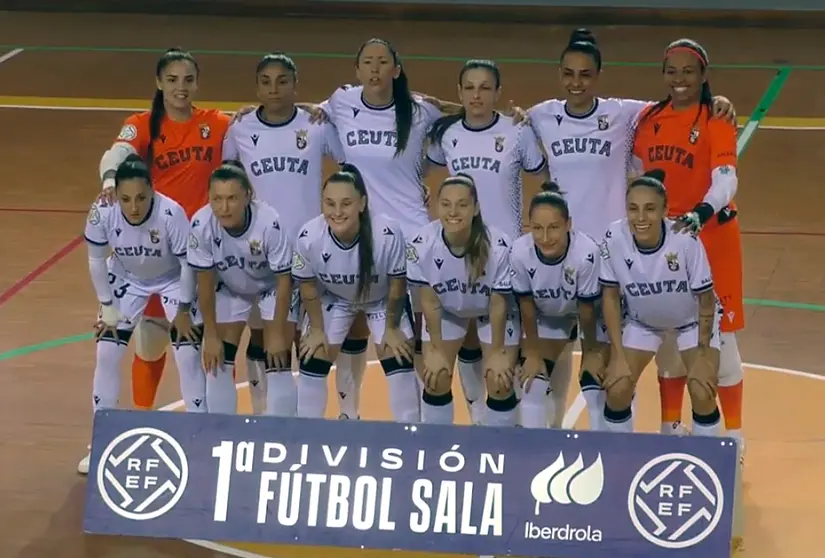 Equipo de la AD Ceuta Femenino, este s&aacute;bado antes de medirse al en Ourense Ontime