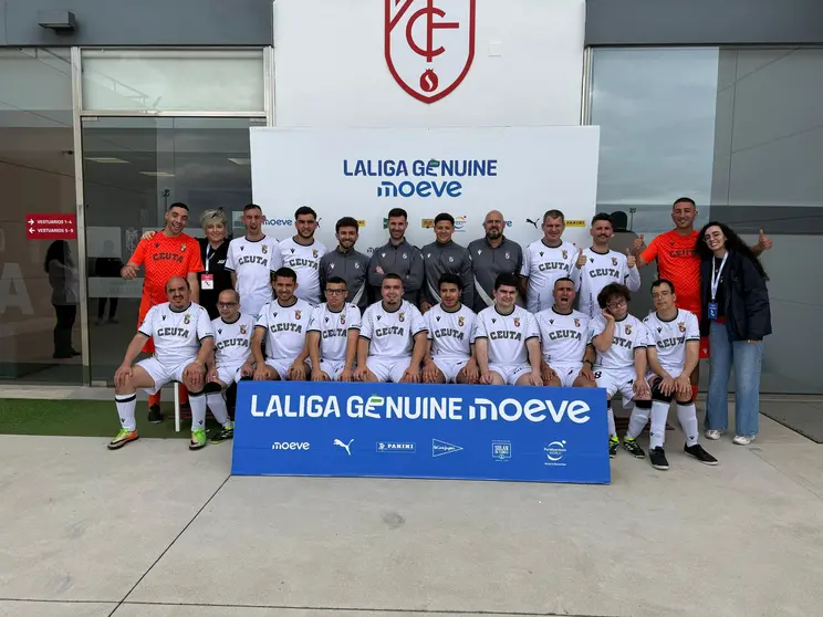 Formaci&oacute;n de la AD Ceuta FC Genuine, antes de su primer partido en Granada
