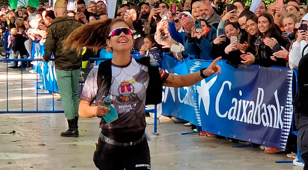 Mar&iacute;a Romero cruza la meta en los 101 Kil&oacute;metros de Ronda
