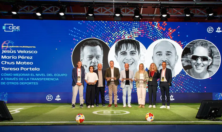 Iv&aacute;n Chaves, tercero por la izquierda, durante el III Congreso Internacional de Entrenadores celebrado en Madrid