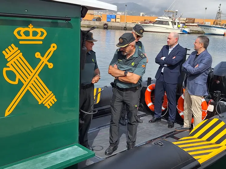 guardia civil servicio mar&iacute;timo p&eacute;rez triano