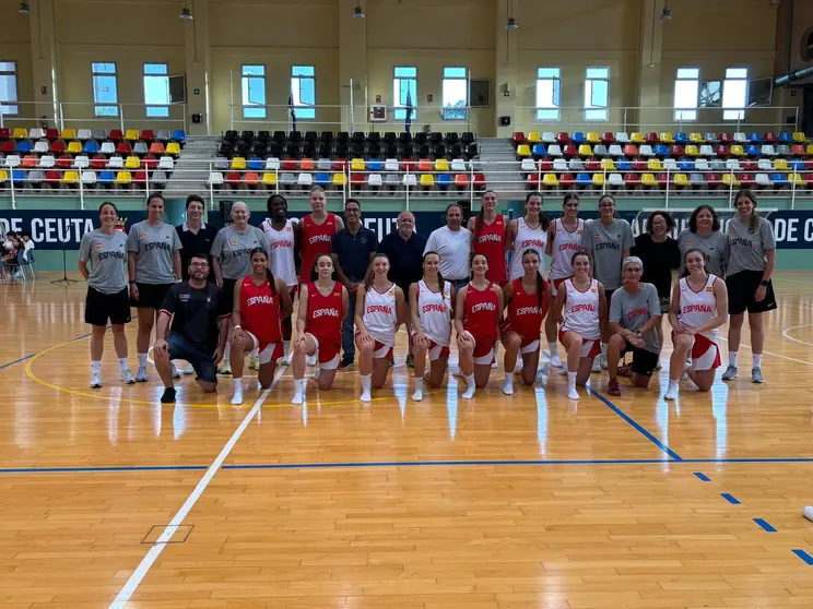 La selecci&oacute;n espa&ntilde;ola Sub 17 se entren&oacute; este viernes en el pabell&oacute;n 'Guillermo Molina'
