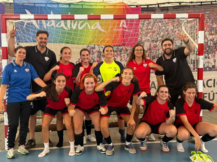 Las integrantes del Ram&oacute;n y Cajal celebran su ascenso en M&aacute;laga