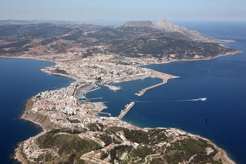Foto a&eacute;rea puerto-ciudad agosto