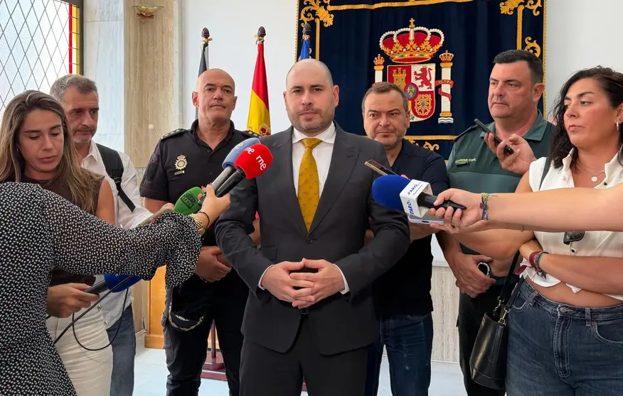 p&eacute;rez triano medios micr&oacute;fonos