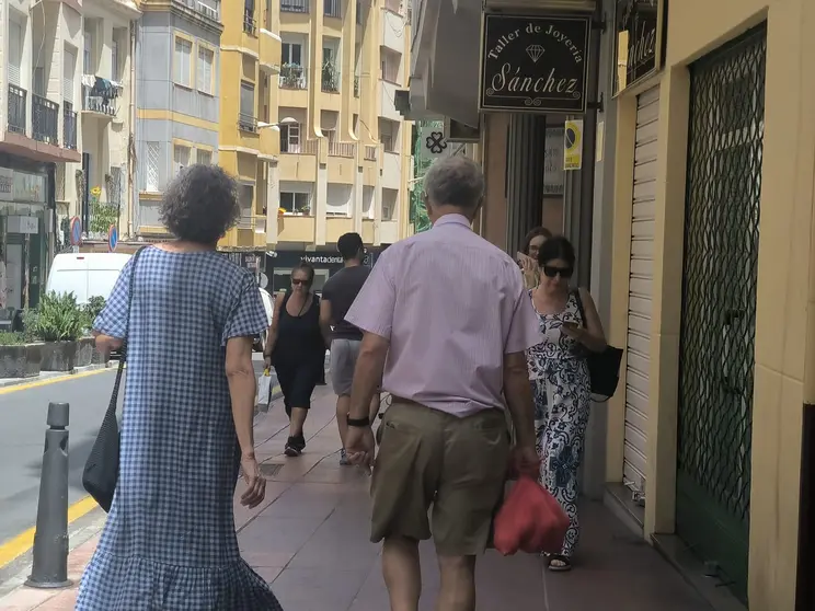 gente calle verano