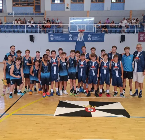 Los equipos de La Inmaculada disfrutaron de una jornada de baloncesto junto a los de Chiclana y San Fernando