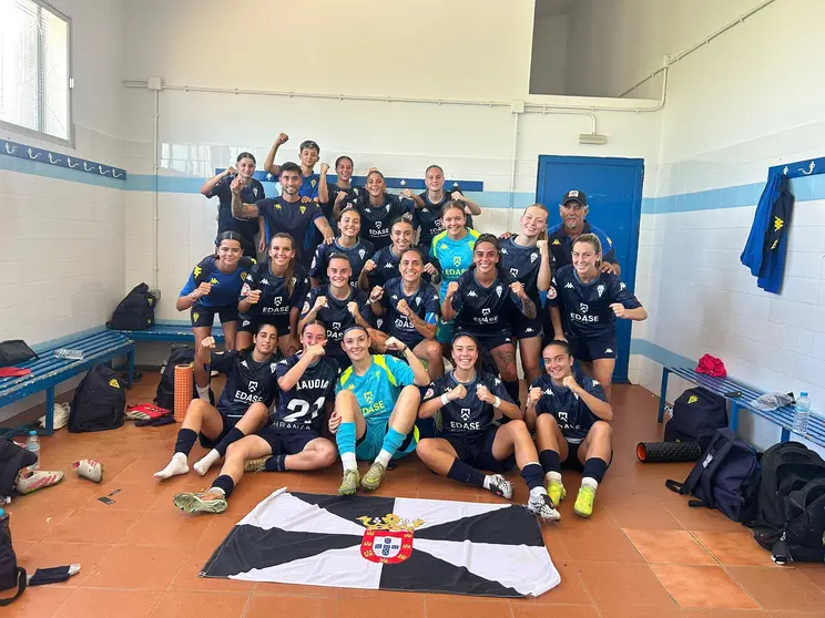 Las jugadoras del C&aacute;diz, entre ellas &Aacute;ngela Ortiz y Luc&iacute;a Atencia, han dedicado la victoria a Ceuta