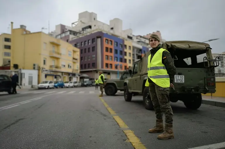 Comienza el despliege del Ejército en las calles de Ceuta