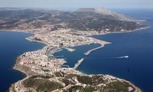 Foto a&eacute;rea puerto-ciudad agosto