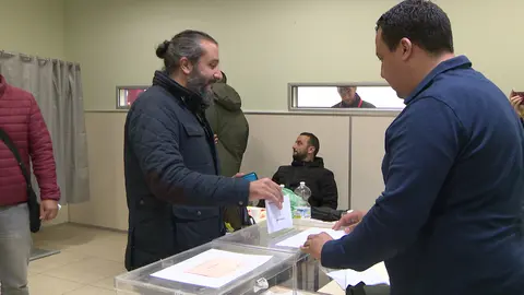 Adil - Candidato PSOE al Senado