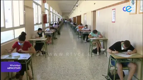 EXÁMENES EN EL PASILLO