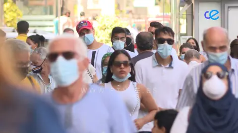 Personsa paseando por la calle