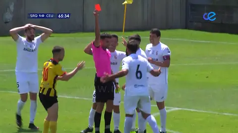 Arbitro tarjeta roja