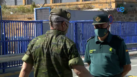 Guardia civil y militares en frontera