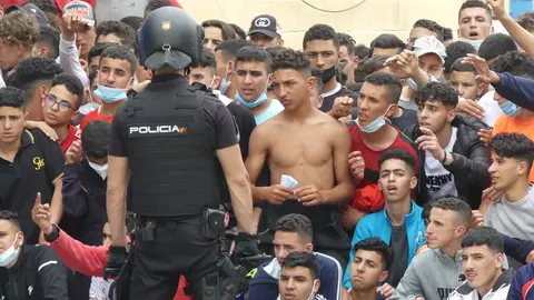 policia nacional migrantes menores marroquies nave tarajal