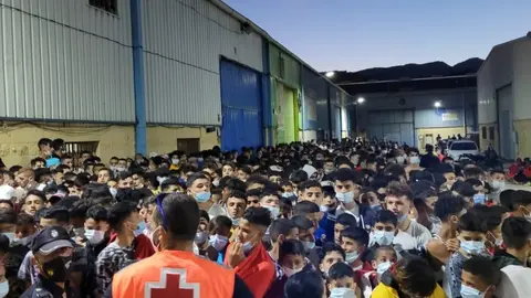 nave tarajal marroquies menores cruz roja policia nacional