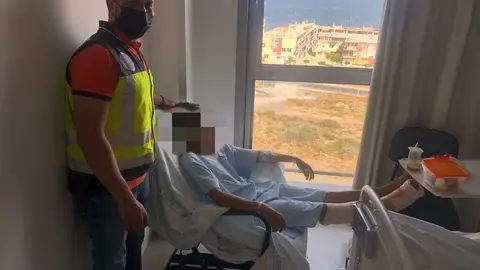 policia visita menor