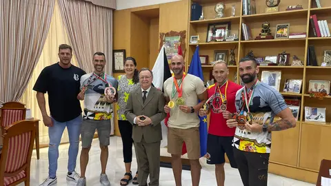 VIVAS RECEPCIÓN CULTURISTAS