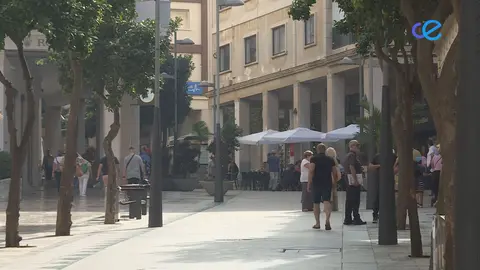 GENTE POR LA CALLE
PARO