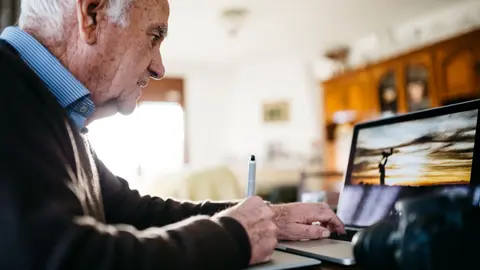 senior-photographer-working-with-laptop-2022-12-16-22-40-39-utc (1)