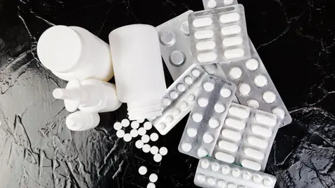 pills-medicine-pills-in-blister-pack-2021-08-26-17-16-20-utc (1)