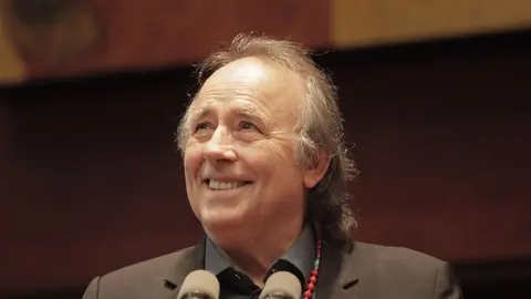 SERRAT PREMIO CONVIVENCIA