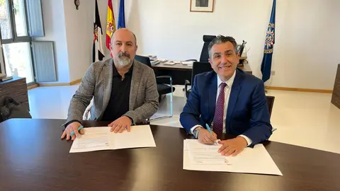 Foto convenio ACEFEP UNED