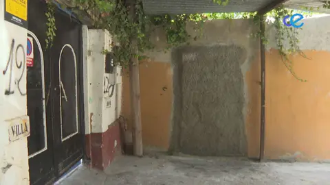 PUERTA TAPIADA DESAHUCIO CRIA CABALLAR