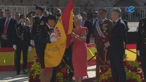 HOMENAJE BANDERA POLICIA NACIONAL