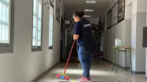 LIMPIEZA COLEGIOS SERVILIMPSA