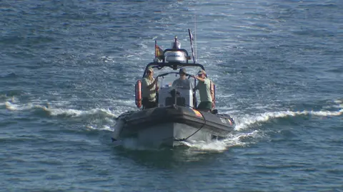 EMBARCACION GUARDIA CIVIL CUERPO EN EL CHORRILLO