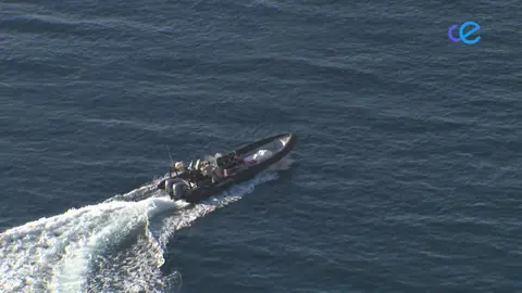 lancha guardia civil con cadaver