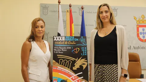 Samira Mhamdi y Araceli García, durante la presentación de la prueba