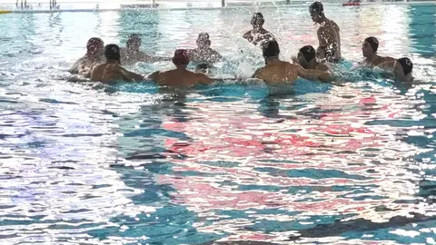 Los jugadores del Caballa, este sábado, antes de empezar su partido contra el Terrassa